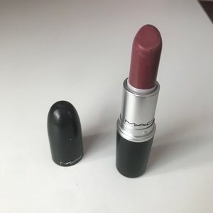 MAC lipstick in color capricious